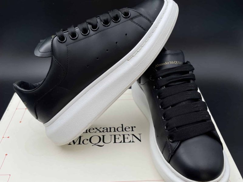 Alexander Mcqueen Oversize noire semelle blanche 37 5